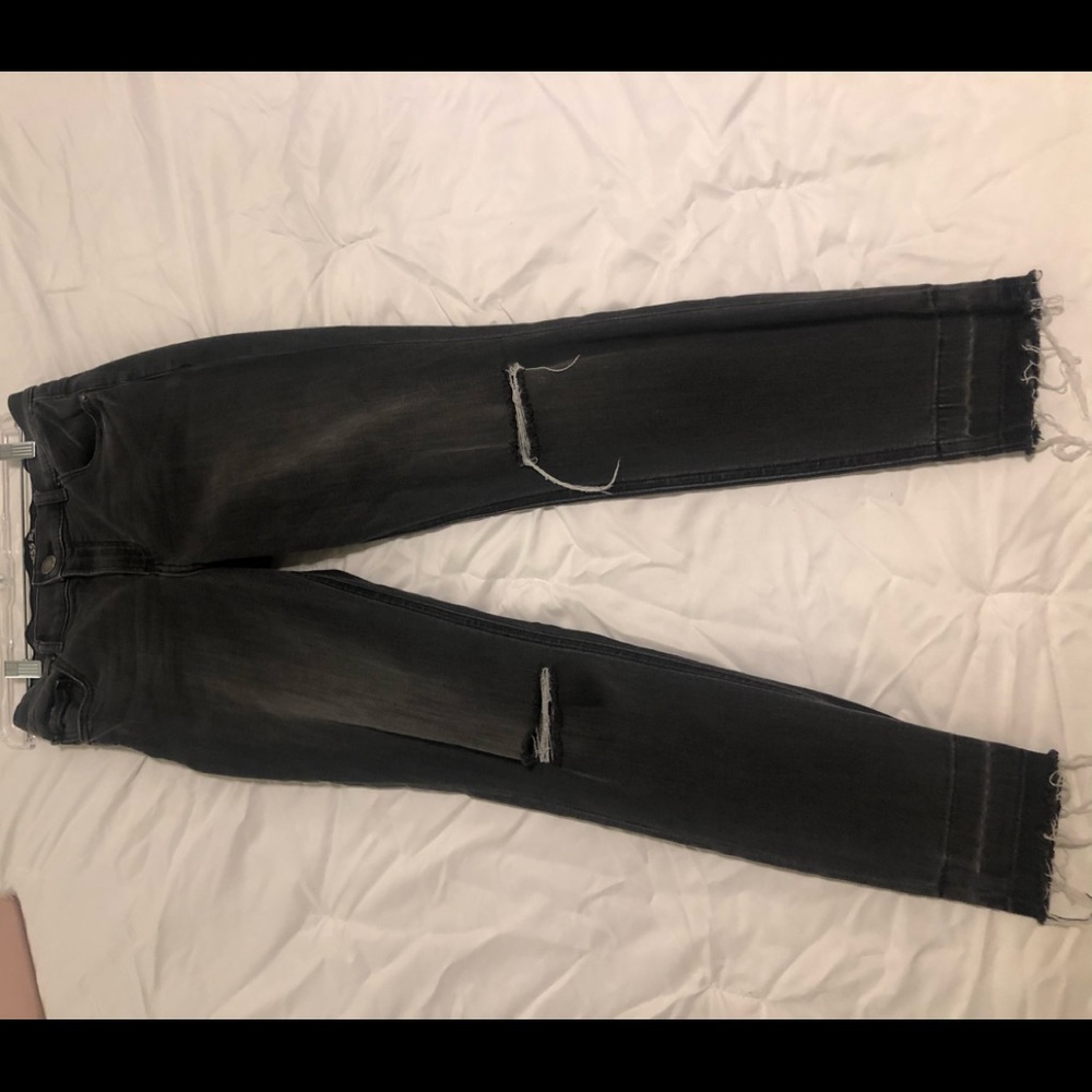 Black ripped skinny jeans